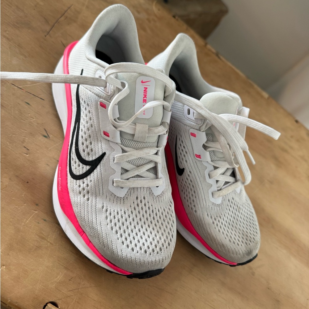 Nike Women's White and Pink Sneakers